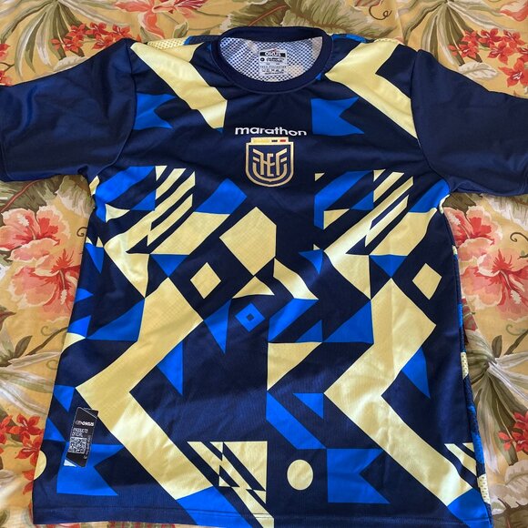 Ecuador National Football (soccer) training jersey. Unisex size 38 US size M. - Picture 1 of 4